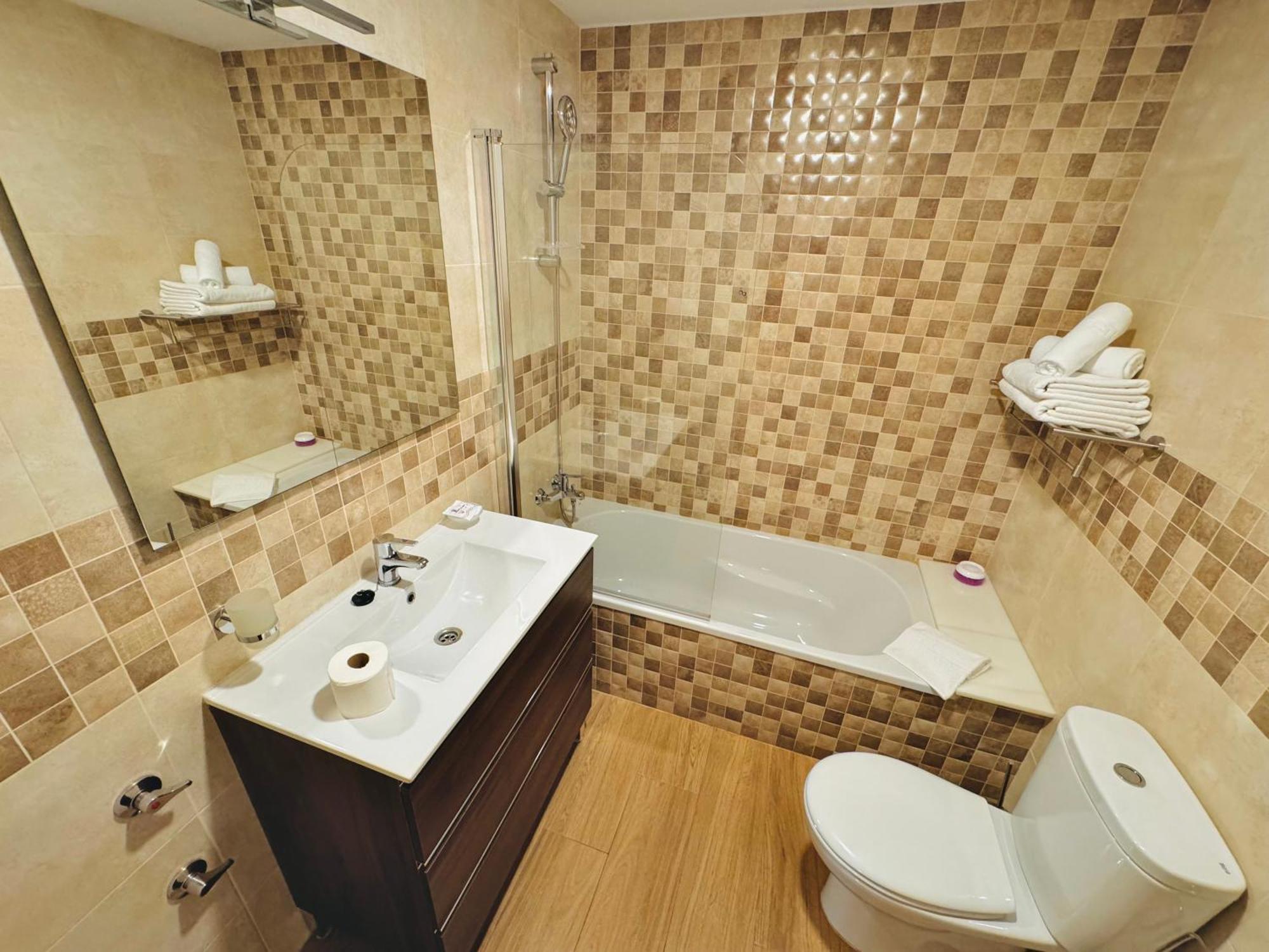 Pueblo Evita Premium Suites Benalmádena Buitenkant foto