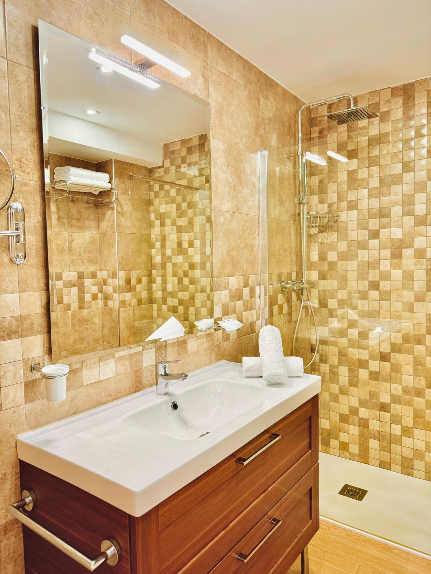 Pueblo Evita Premium Suites Benalmádena Buitenkant foto