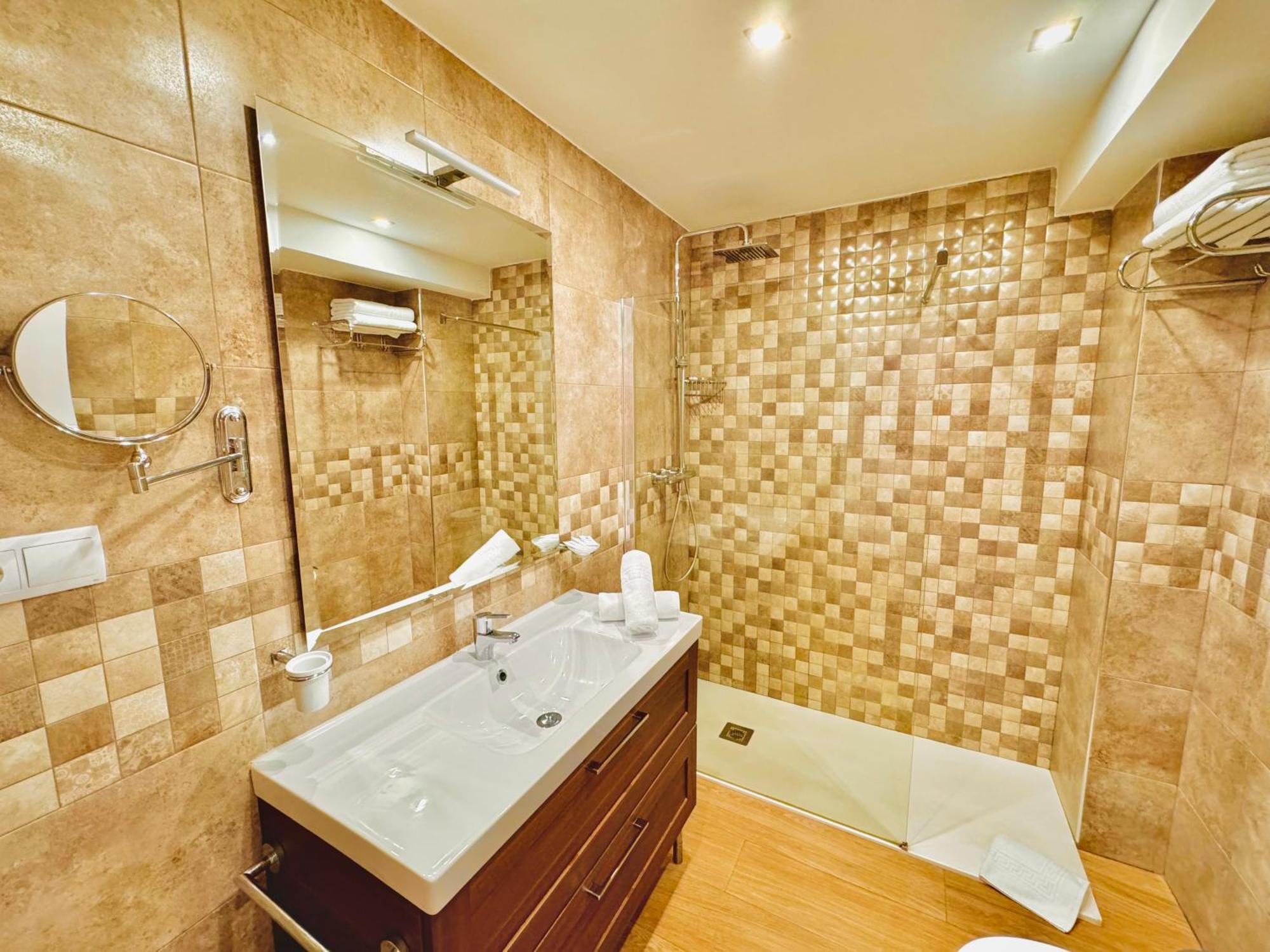 Pueblo Evita Premium Suites Benalmádena Buitenkant foto