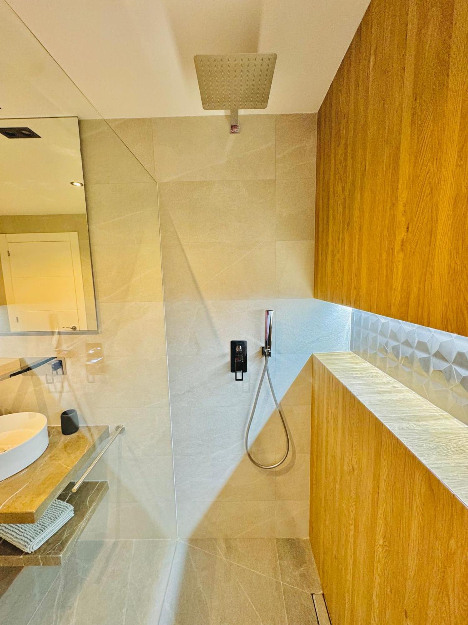 Pueblo Evita Premium Suites Benalmádena Buitenkant foto