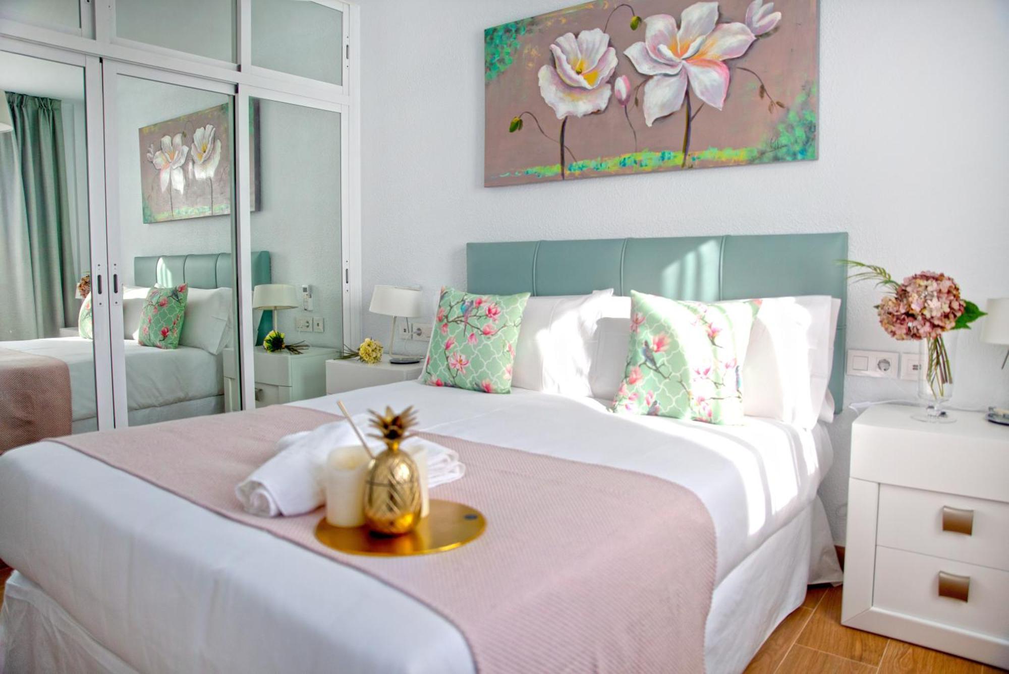 Pueblo Evita Premium Suites Benalmádena Buitenkant foto
